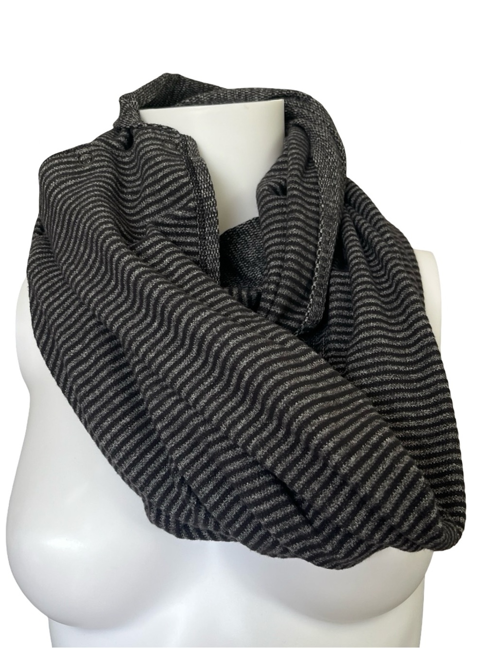 Lululemon Vinyasa Scarf Gray Black Stripes Snap Button Knit Convertible Classic